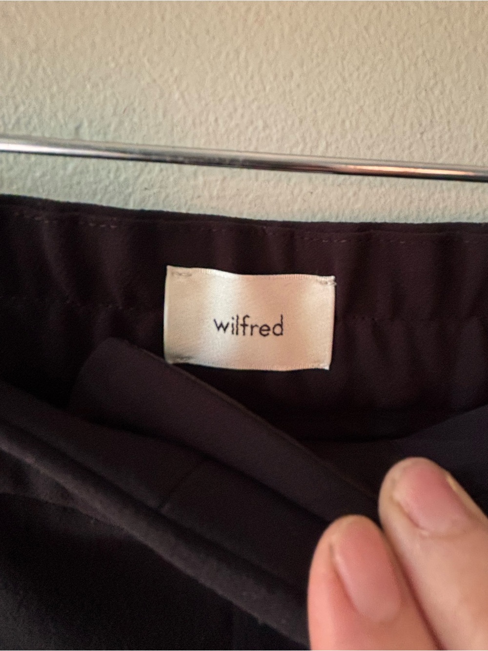Wilfred Aritzia NWOT High Waisted Black Pleated Suiting Shorts SZ 4 Quiet Luxury - Picture 4 of 9